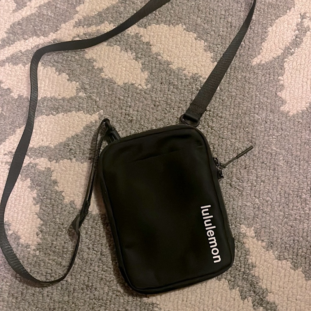 COPY - Lululemon crossbody